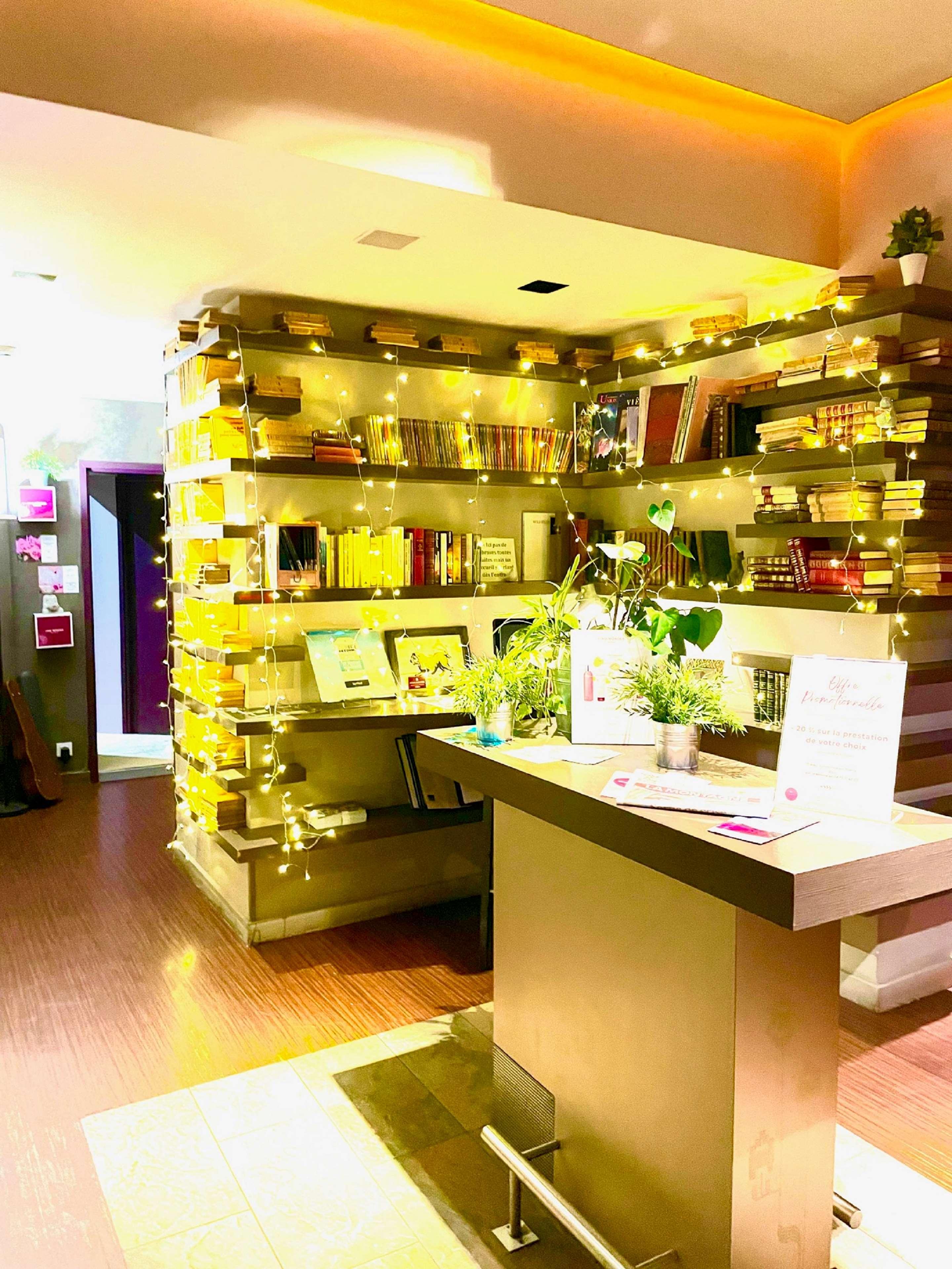 Kyriad Restaurant Centre Spa Vichy Exterior photo
